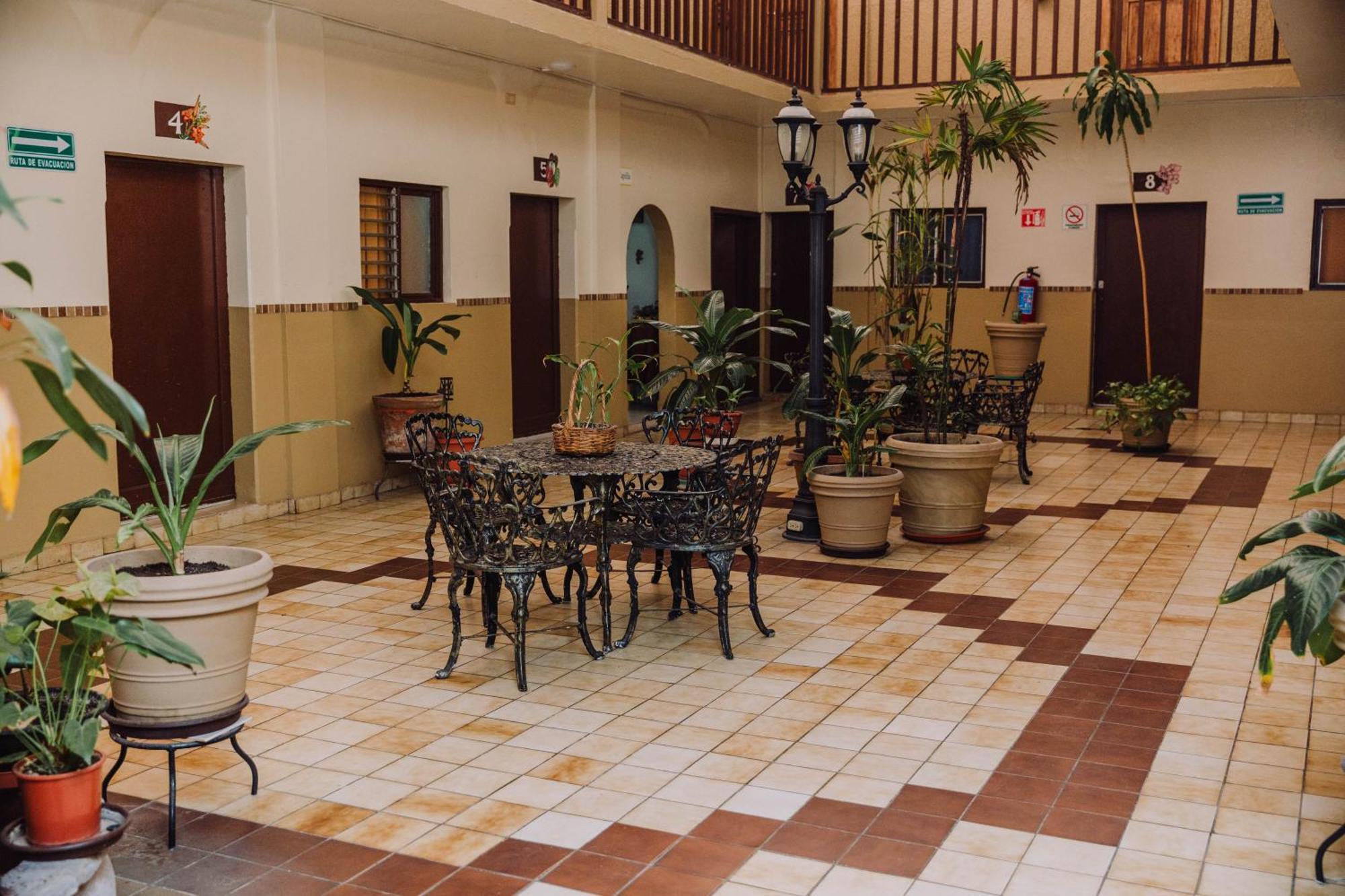 טפצ'ולה Hotel Cervantino מראה חיצוני תמונה